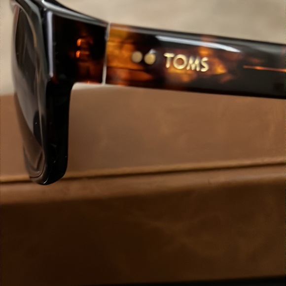 Toms Lombard sunglasses  stylish - Picture 2 of 5